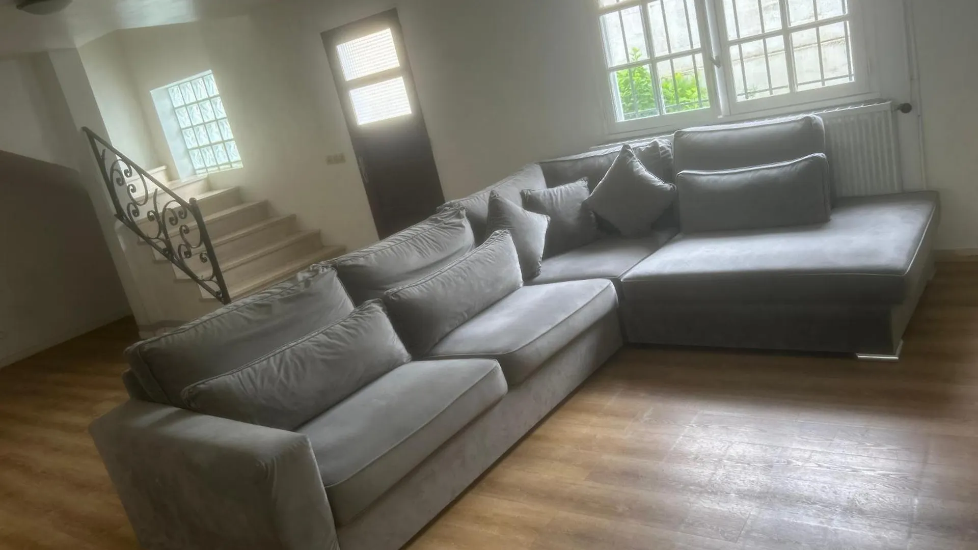 Le Aulnay Apartment